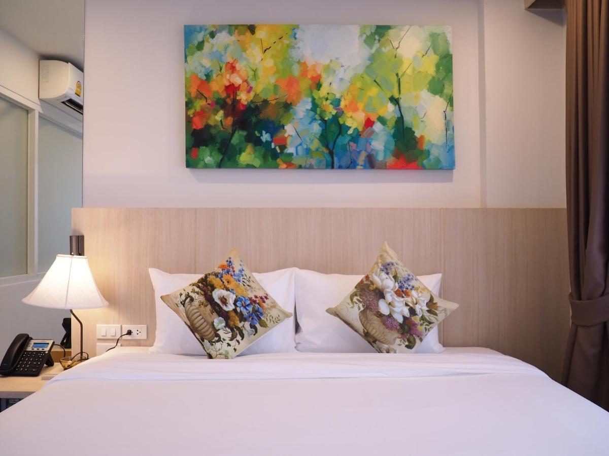 Malee Hotel Chiang Mai Bagian luar foto