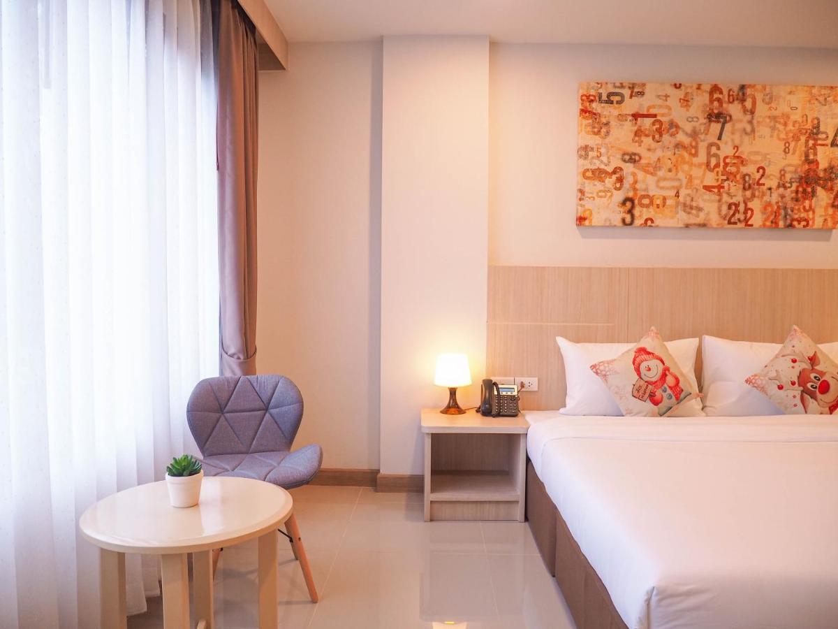 Malee Hotel Chiang Mai Bagian luar foto